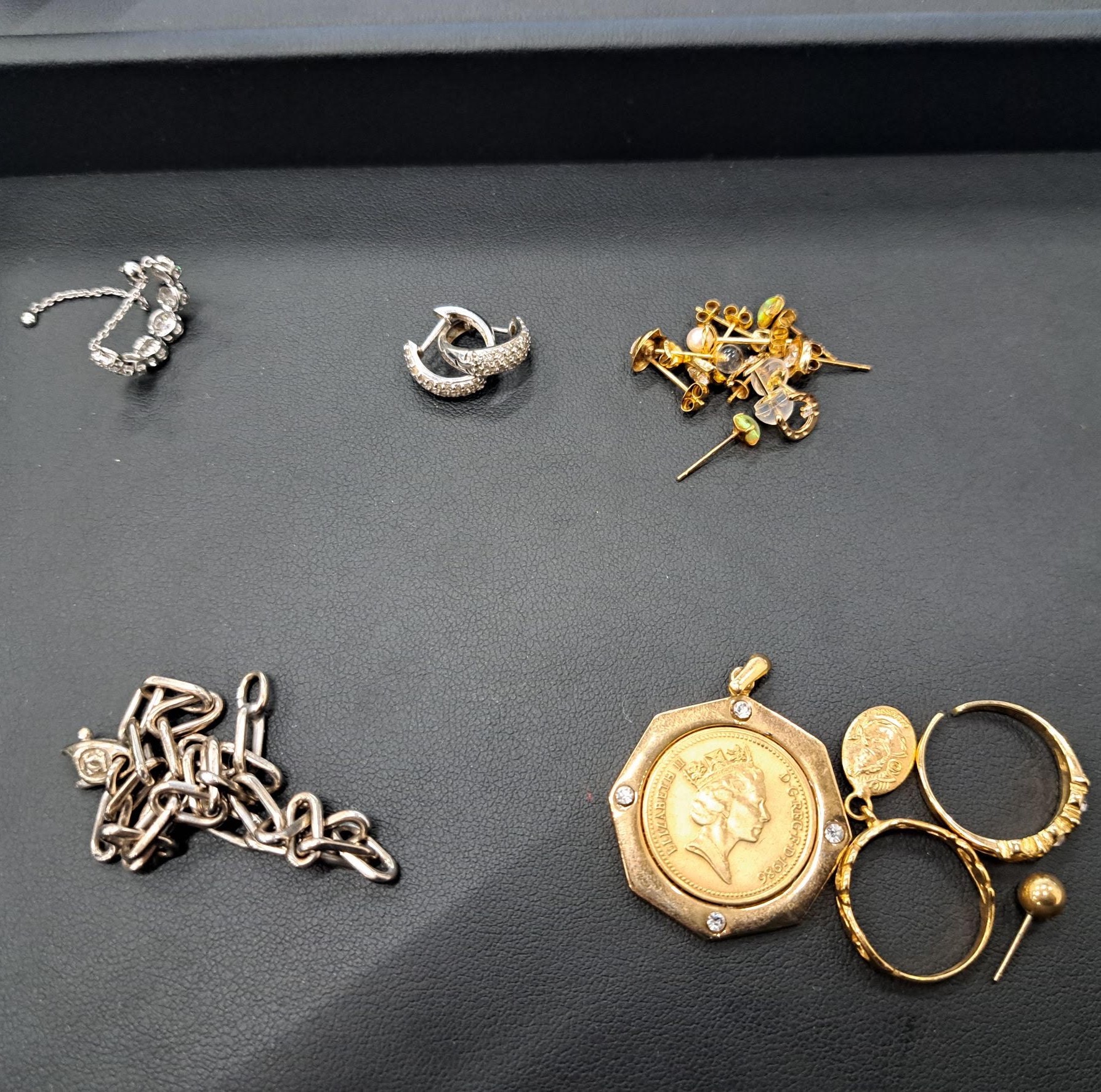 貴金属アクセサリーの買取紹介です。【片耳ピアス・切れたリングなどもお持ちください！】