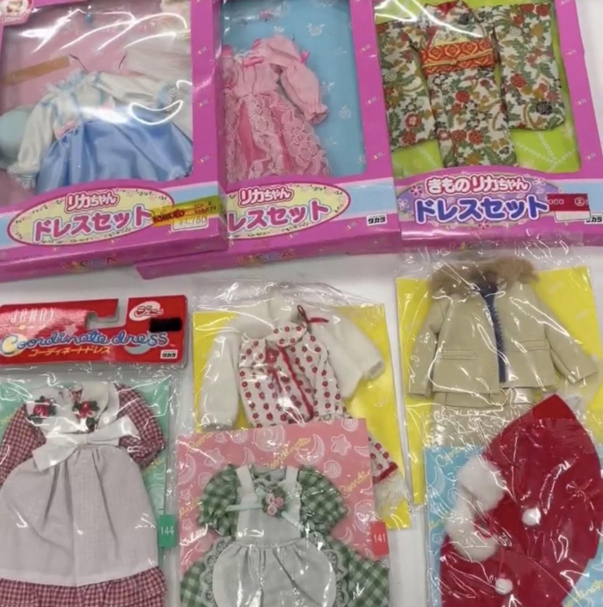 ドール衣装の買取紹介です。【レトロ玩具の買取もお任せください！】