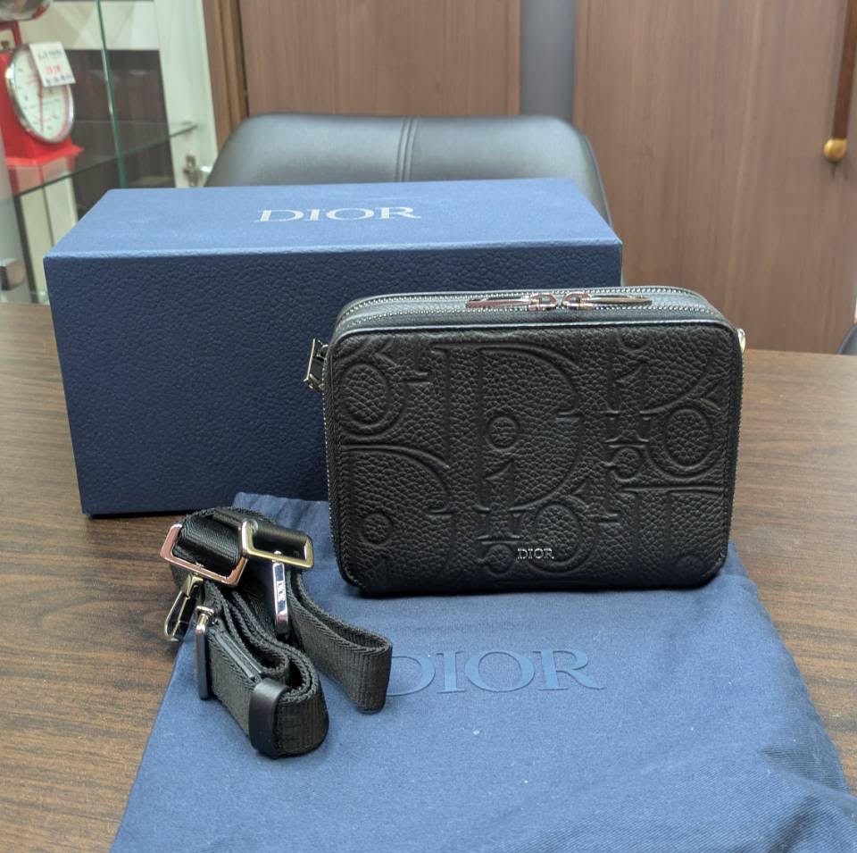 DIOR「ストラップ付き ジップポーチ」の買取紹介です。【現行モデルのDIORも大歓迎！】